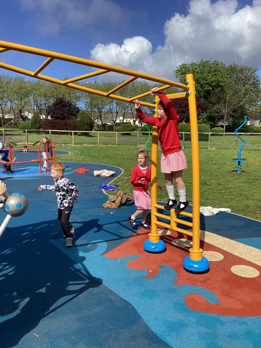 Year1PDCS's tweet image. 1KC getting outside today in Pembroke Dock Memorial Park. We explored where we’d like to go and what we’d like to learn this term and enjoyed playing with friends. We started our #EmpathyWalks putting names to our feelings as we explored our locality. @PDockTown #LetsGetOutside