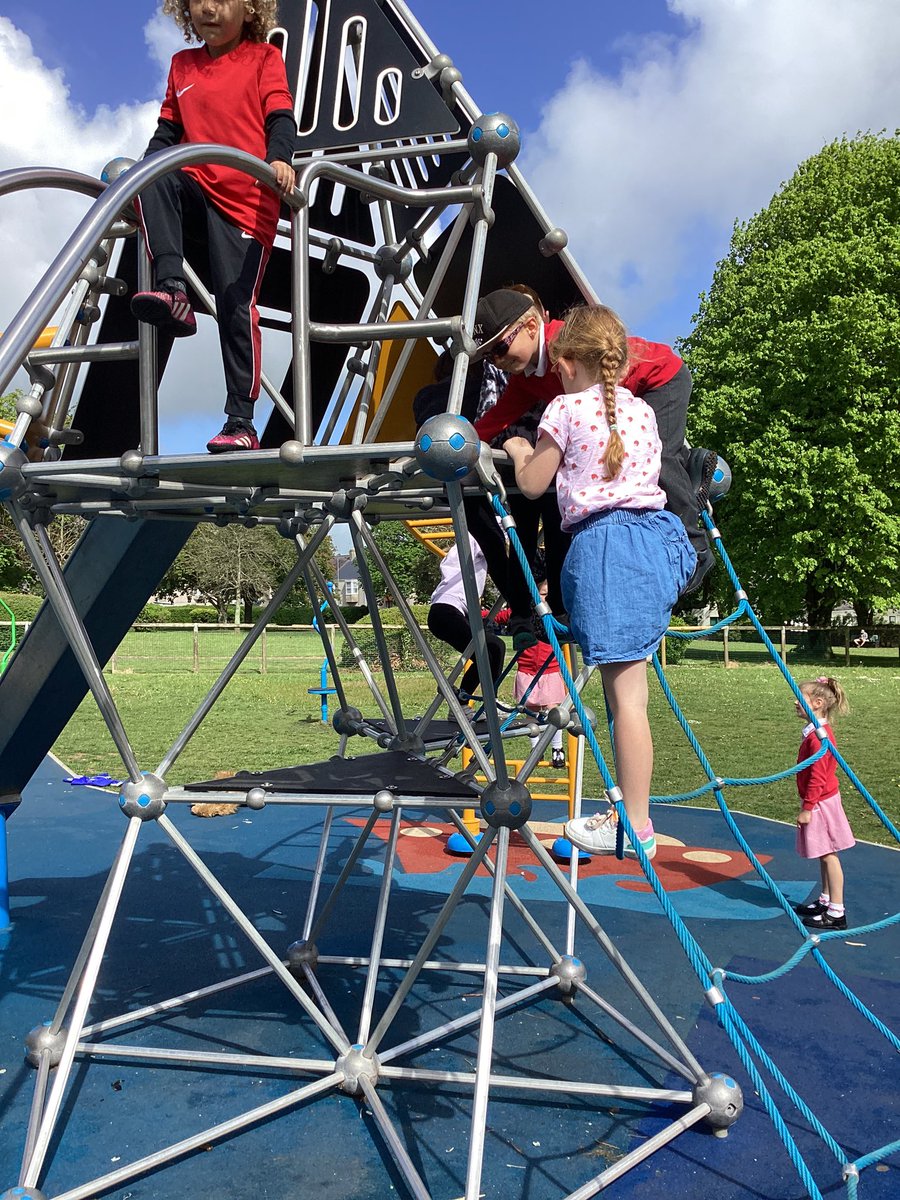 Year1PDCS's tweet image. 1KC getting outside today in Pembroke Dock Memorial Park. We explored where we’d like to go and what we’d like to learn this term and enjoyed playing with friends. We started our #EmpathyWalks putting names to our feelings as we explored our locality. @PDockTown #LetsGetOutside