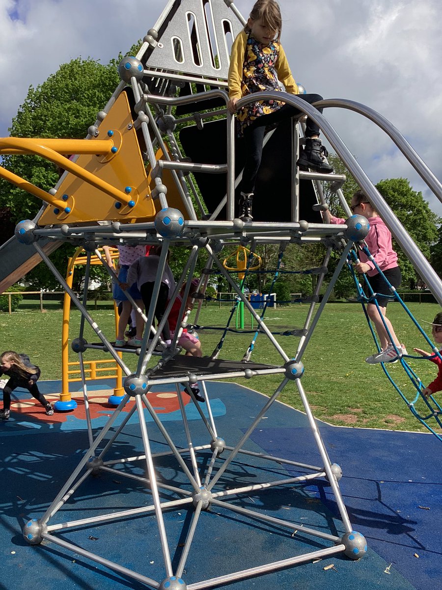 Year1PDCS's tweet image. 1KC getting outside today in Pembroke Dock Memorial Park. We explored where we’d like to go and what we’d like to learn this term and enjoyed playing with friends. We started our #EmpathyWalks putting names to our feelings as we explored our locality. @PDockTown #LetsGetOutside