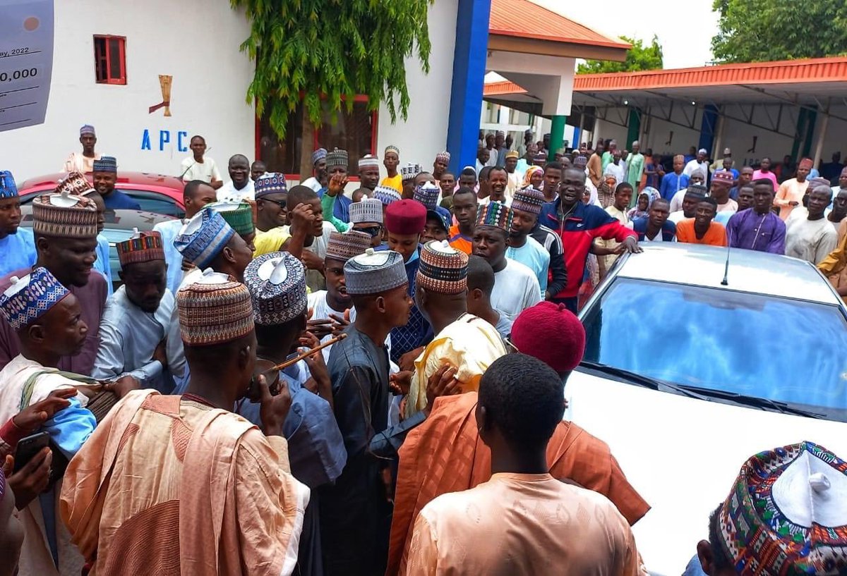 Abbanaira_lawan's tweet photo. 2023 Election: Kamselem Support organisations present N2.5m cheque for state assembly form 

... indeed 2023 it's YouthOClock https://t.co/ayNj8dV04J