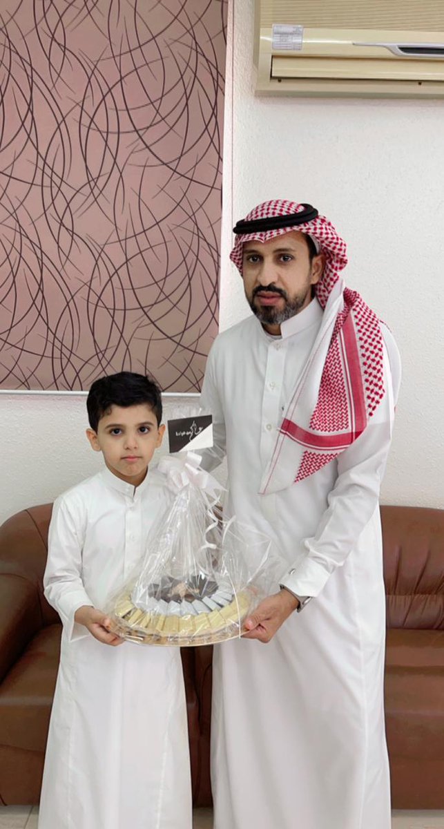 jaafaar72's tweet photo. عودة ومعايدة طلابنا ببهجة وانتظام.. 

#معايدة_التعليم #تعليم_القصيم https://t.co/P4ruAtA126