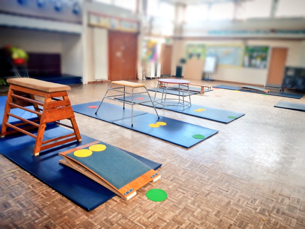 RBGym_Sam's tweet photo. Year 5 and 6 @AshwoodParkPrim had a great Vaulting lesson this afternoon 🙌🏻 pupils were looking at developing their squat and straddle on with some pupils successfully performing these skills over the vaults 😁👏🏻 #PPAcover #PrimaryGymnastics https://t.co/YdUsrRWYEX