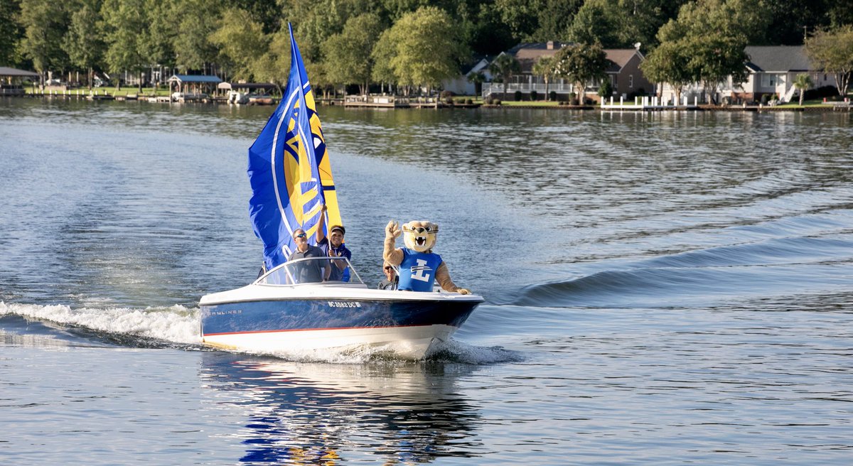 Admissions_LU's tweet photo. One of the top attractions here in Greenwood, SC is Lake Greenwood! As a future Bearcat, you’ll be able to visit the lake during your study breaks! 🛶 

#BearcatReady https://t.co/zydduNbX1U