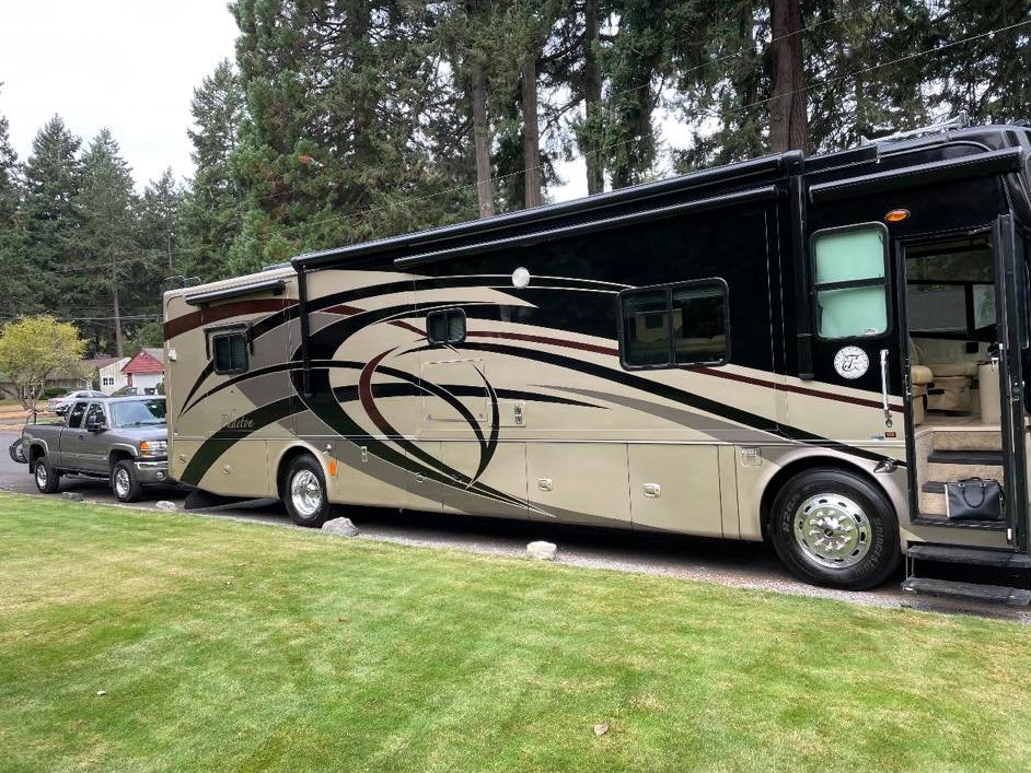 PugetSoundATTF's tweet photo. Motorhome stolen from Pierce County on 5/9, possibly spotted in West Seattle area of King County later that day. If you have info about this theft please contact us ASAP. 2008 Allegro Phaeton - PCSD #2212900645
#psatt #autotheft #kingcounty #piercecounty #stolen https://t.co/RFUKLST8S5