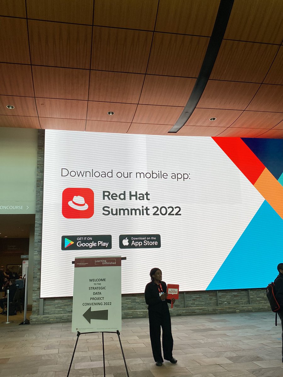 danieloh30's tweet photo. We’re starting #RedHatSummit2022 https://t.co/XXpXldVaed