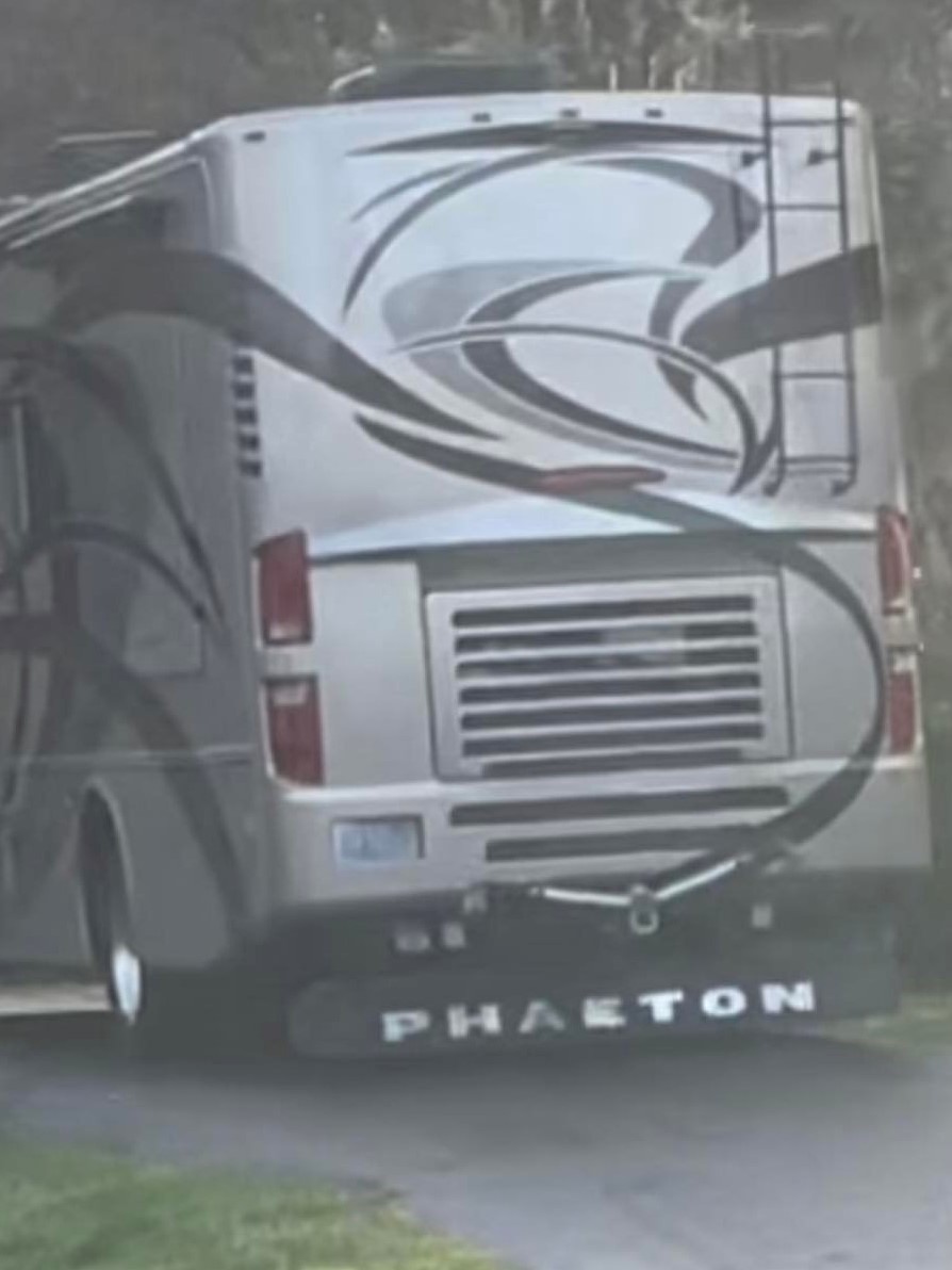 PugetSoundATTF's tweet photo. Motorhome stolen from Pierce County on 5/9, possibly spotted in West Seattle area of King County later that day. If you have info about this theft please contact us ASAP. 2008 Allegro Phaeton - PCSD #2212900645
#psatt #autotheft #kingcounty #piercecounty #stolen https://t.co/RFUKLST8S5