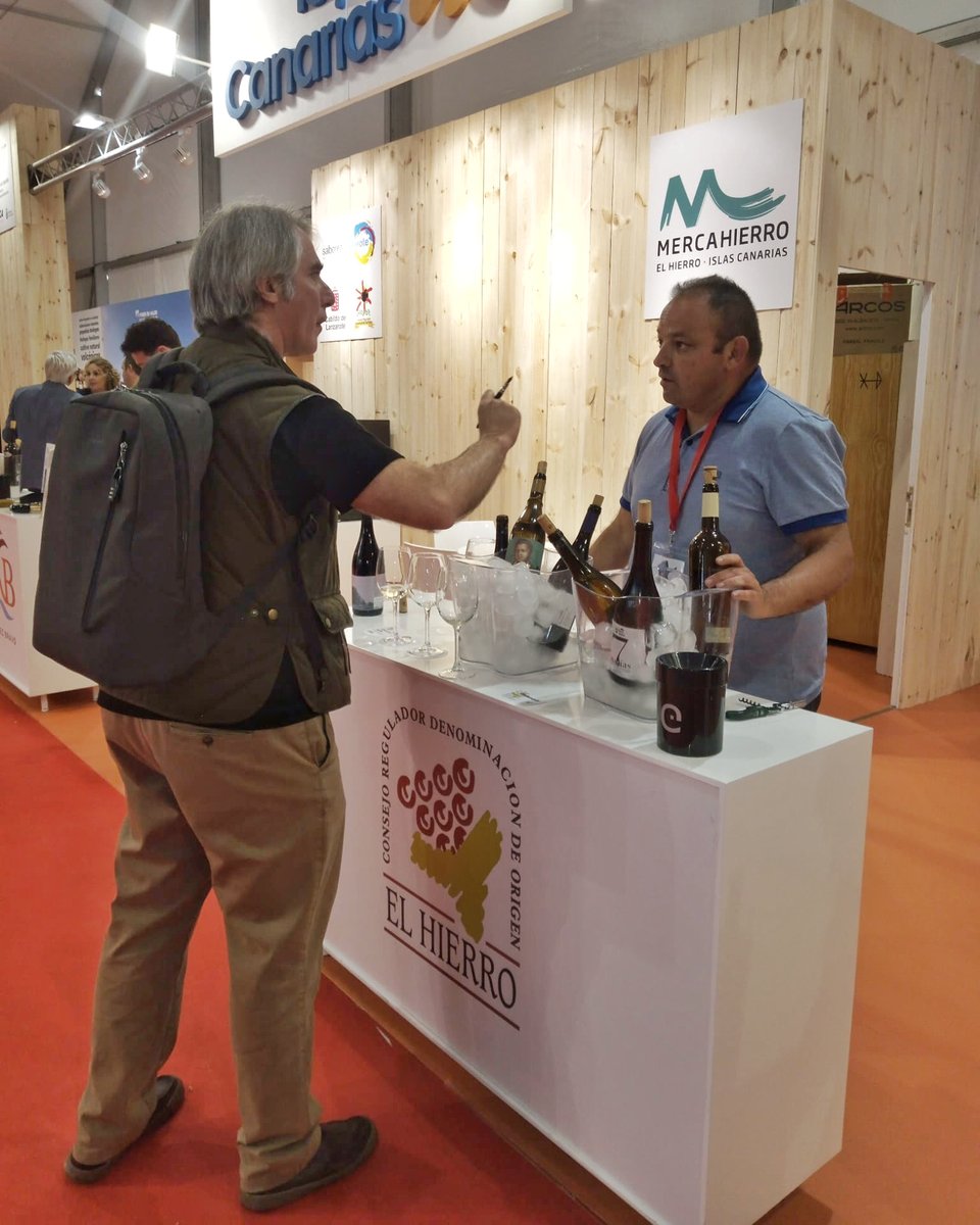 doelhierro's tweet photo. #ACTUALIDAD La DO de #ElHierro y @mercahierro dan a conocer las excelencias de los vinos herreños en #Fenavin2022.

Nos encontramos en el stand de #IslasCanarias, pabellón 8.

@Fenavin_Oficial https://t.co/qHrsZlEcJx