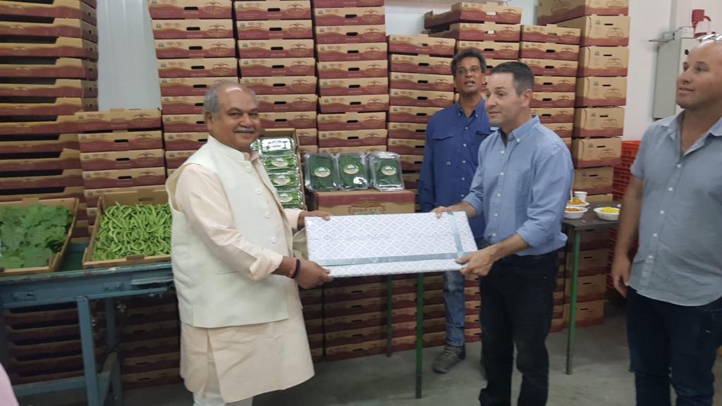 Agriculture INDIA (@agrigoi) on Twitter photo Hon. Minister of Agriculture & Farmers Welfare Shri <a href="/nstomar/">Narendra Singh Tomar</a>'s exposure visit to Farm in BeтАЩer Milkaowned, owned by an Indian origin Farmer who grows Indian vegetables in Negev desert area of Israel.
Mayor of Ramat HaNegev Regional Council, Israel also joined him in this visit. Hon. Minister of Agriculture & Farmers Welfare Shri <a href="/nstomar/">Narendra Singh Tomar</a>'s exposure visit to Farm in BeтАЩer Milkaowned, owned by an Indian origin Farmer who grows Indian vegetables in Negev desert area of Israel.
Mayor of Ramat HaNegev Regional Council, Israel also joined him in this visit.