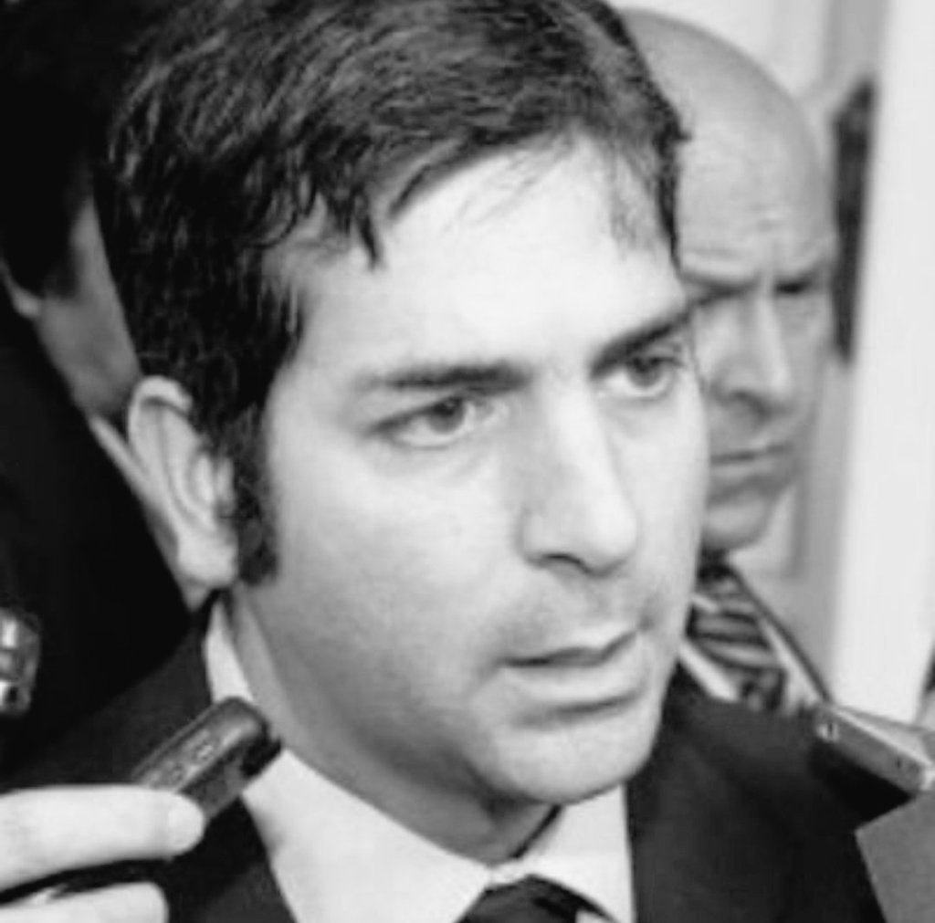 Nuestros pésames a sus familiares y a toda la familia aurinegra. Fue asesinado Marcelo Pecci, hombre siempre vinculado a Guarani, dirigente y enfermo hincha aborigen. 

Enorme perdida para el país.

Q.E.P.D