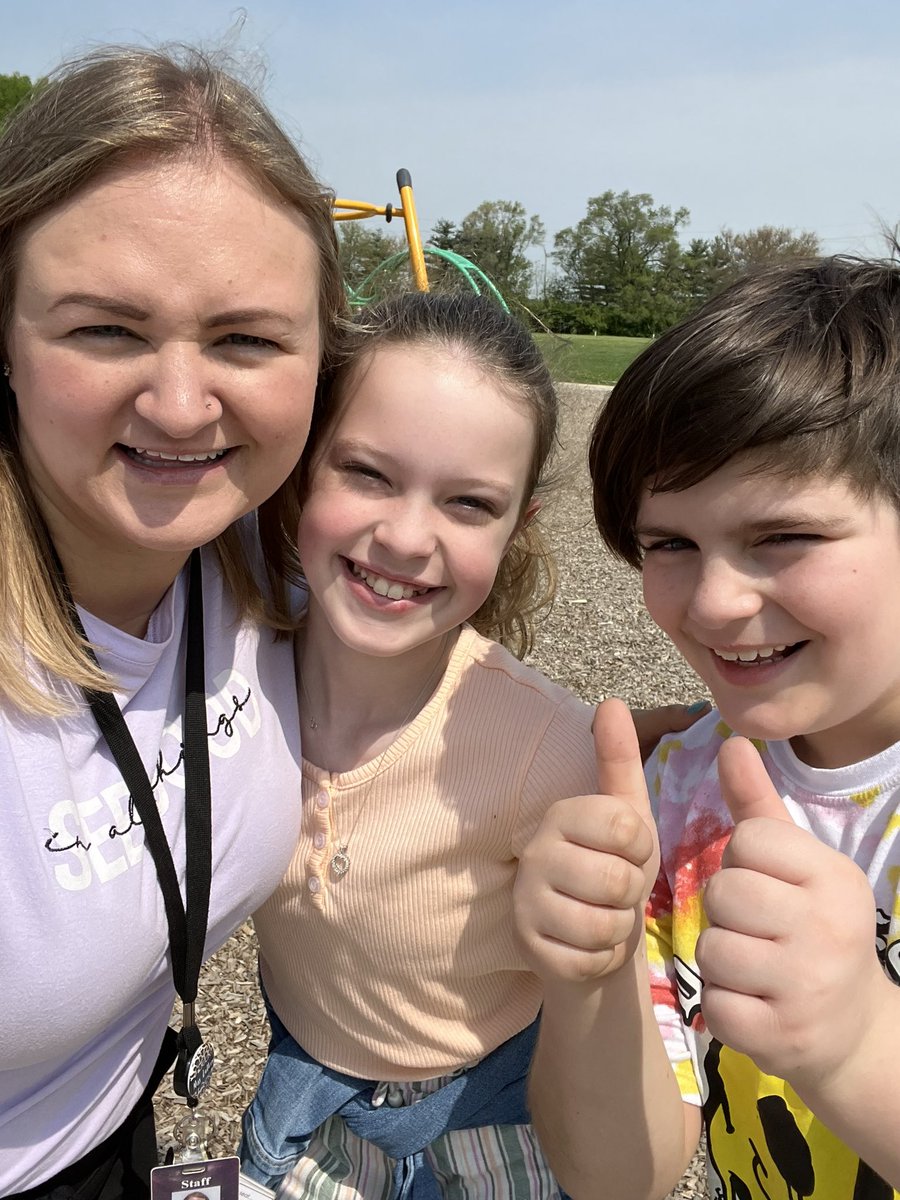 MrsKeyler's tweet photo. Getting my steps in with these two at recess! @WayneWellness #bewaynewell #wayne500 https://t.co/IsbMQkN125