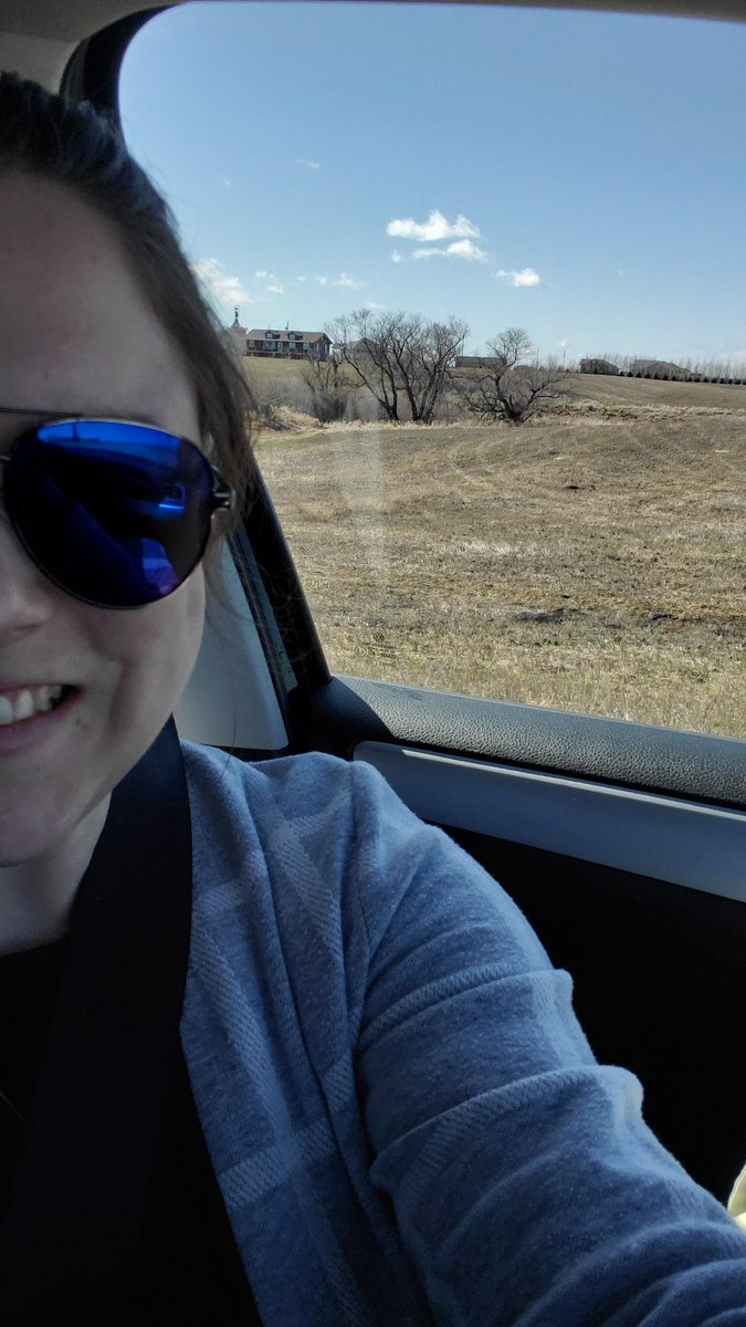 Willoux2's tweet photo. My #ygk girl found where the great plains begin! #100thMeridian @thehipofficial #YGKtoYVR ๐ https://t.co/bV7CEy6vSs