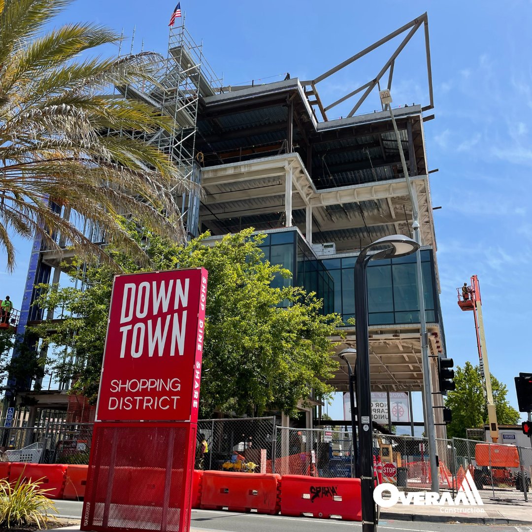 OveraaConstruct's tweet photo. The structure of the new @FremontBank Headquarter Building is complete! We celebrated with our project team and partners in a “topping out” celebration for this @Fremont_CA downtown revitalization project.
@elsarchitecture #overaa #overaaconstruction #fremontbank https://t.co/KYuEwURFgt