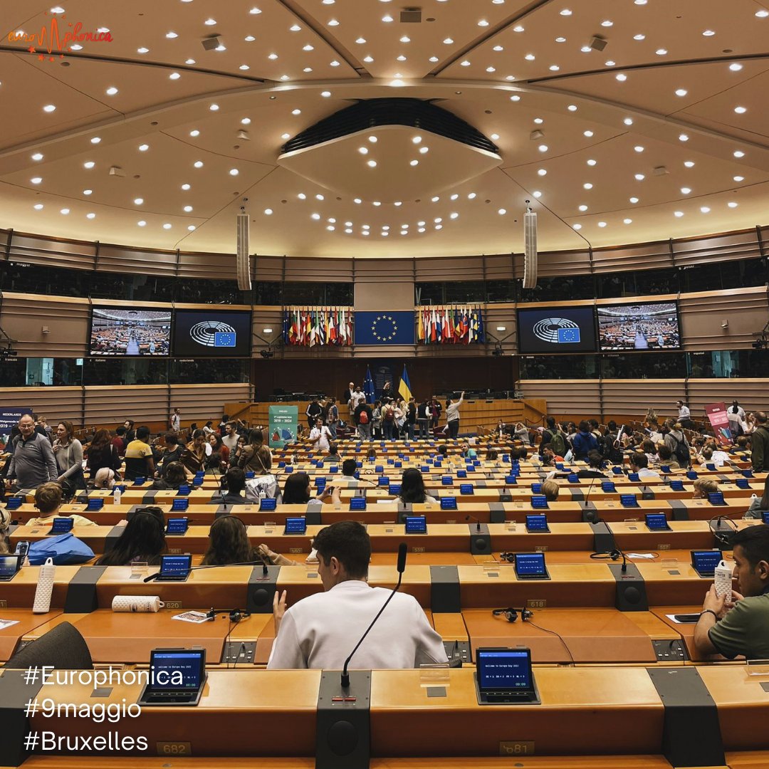 europhonica's tweet photo. Per la Festa dell'Europa siamo stati a Strasburgo 🇫🇷, Roma 🇮🇹 e Bruxelles 🇧🇪.
Tre Paesi diversi, una sola Europa 🇪🇺.
#Europhonica #feelingeurope #9maggio https://t.co/cHcCJokxX7