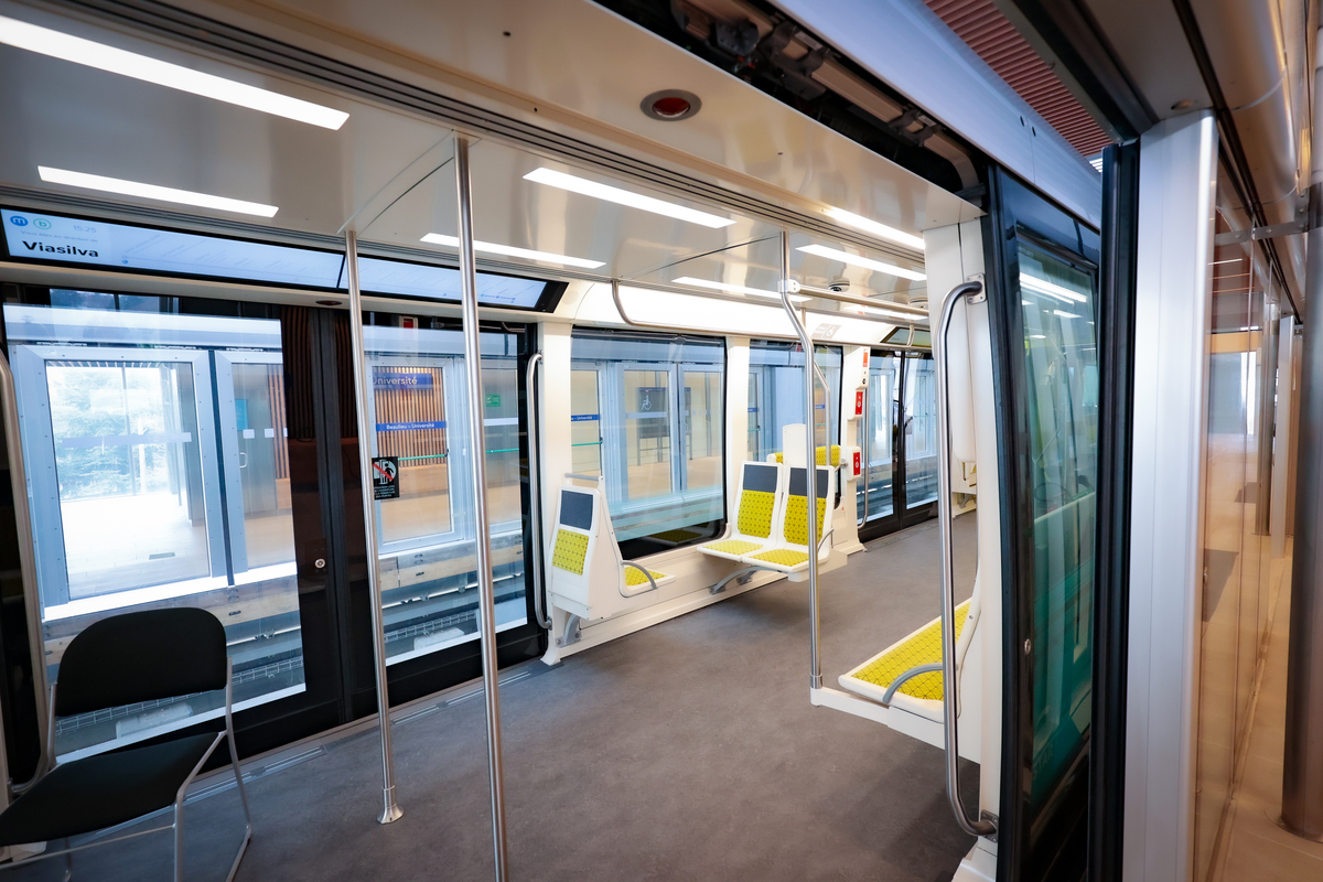 metropolerennes's tweet photo. Les derniers réglages de la #ligneb du #métro sont en cours. 
Mais des difficultés techniques nécessitent une révision du calendrier avant la mise en service.
Le constructeur @Siemens_France pourra annoncer une date début juin 🗓️
#rennes #icirennes 
https://t.co/zkCvrI7cq0 https://t.co/03Nkb8hdme