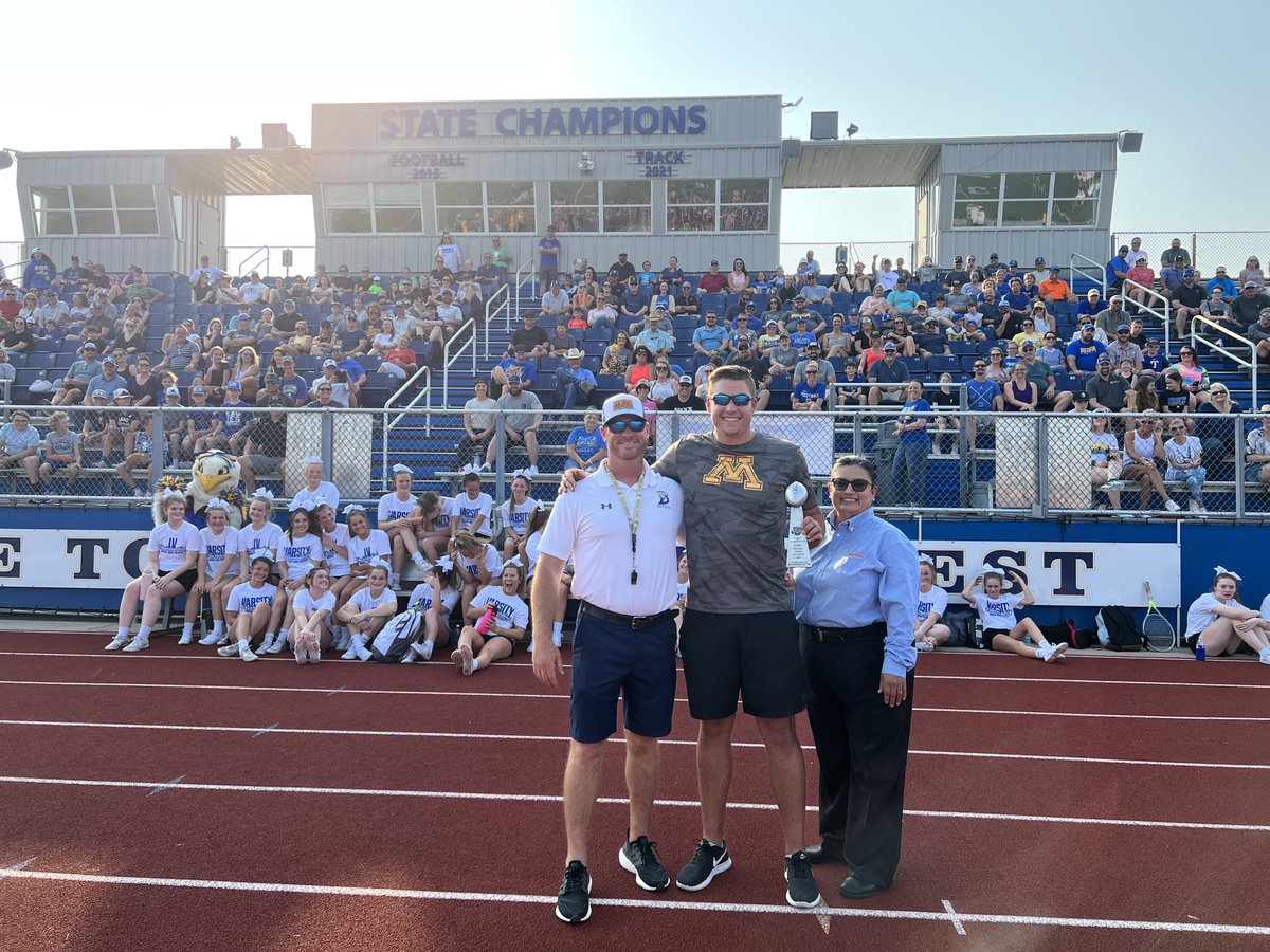 WhataSuperTeam's tweet photo. Whataburger Super Team Presentation: Brock's Nathan Jones (@nathanjones_88) 

https://t.co/EMzJxl8pJp

🏈 @brock_football | @GopherFootball | @dctf | @Whataburger | #txhsfb https://t.co/38GtPMZd5Q