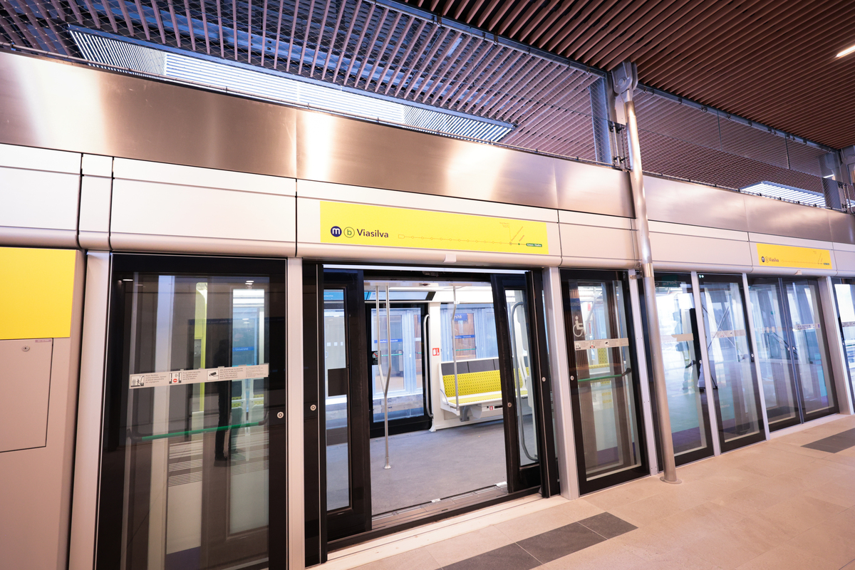 metropolerennes's tweet photo. Les derniers réglages de la #ligneb du #métro sont en cours. 
Mais des difficultés techniques nécessitent une révision du calendrier avant la mise en service.
Le constructeur @Siemens_France pourra annoncer une date début juin 🗓️
#rennes #icirennes 
https://t.co/zkCvrI7cq0 https://t.co/03Nkb8hdme