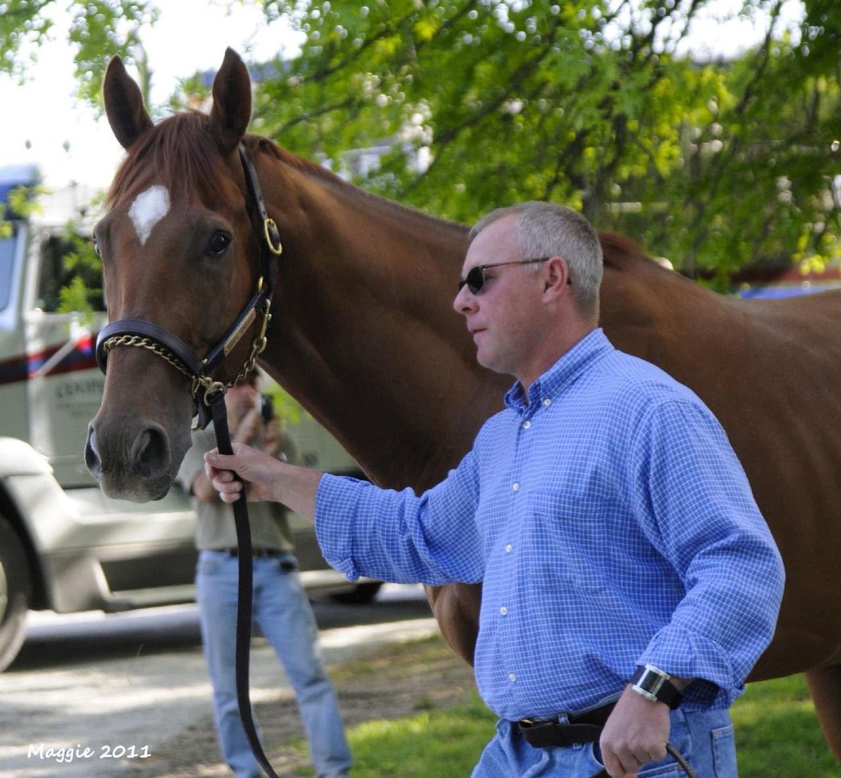 Maggie_Kimmitt's tweet photo. How time flies. 11 years ago today, ANIMAL KINGDOM returned to a hero’s welcome Fair Hill after winning the 2011 @KentuckyDerby. I still remember the news helicopter flying over the barn that evening…. 🏇🌹🚁 @HerringswellStb @GrahamMotion @adrianrolls1 @TeamValor @yusas https://t.co/CMNFfuHxdG