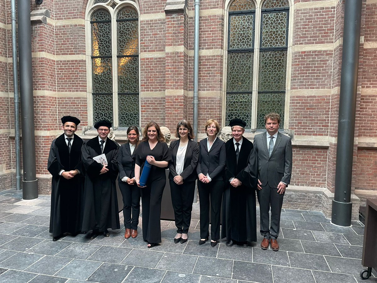 Ook Farnaz Namazi verdedigde vandaag met succes haar proefschrift, getiteld "Advanced echocardiography in characterization and management of patients with secondary mitral reurgitation". Gefeliciteerd Farnaz! #proefschrift #lumc #felicitaties