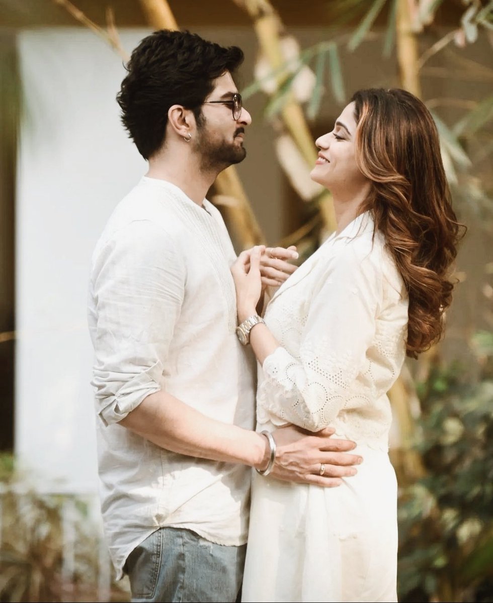 BunnyS2907's tweet photo. She is the compass, he always longed for &amp; he is the anchor, she always deserved...👫❤🧿

KHATRA KHATRA WITH SHAMITA

#ShamitaShetty #RaqeshBapat #ShaRa #ShaRaFam https://t.co/lpfePvZ4Wf