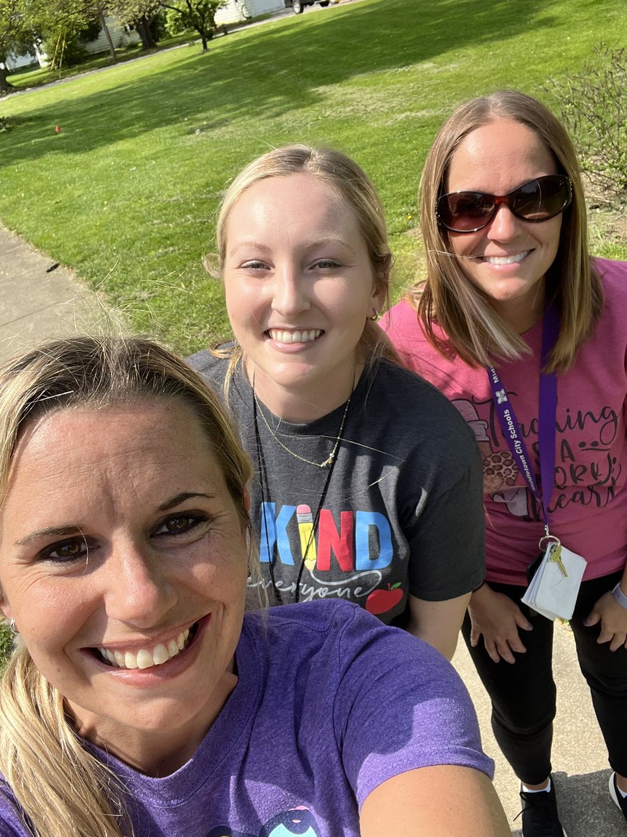 mstaylorparsons's tweet photo. lunch walks!! @FletcherK725 @wilescrew0402 https://t.co/bXA9T4553H
