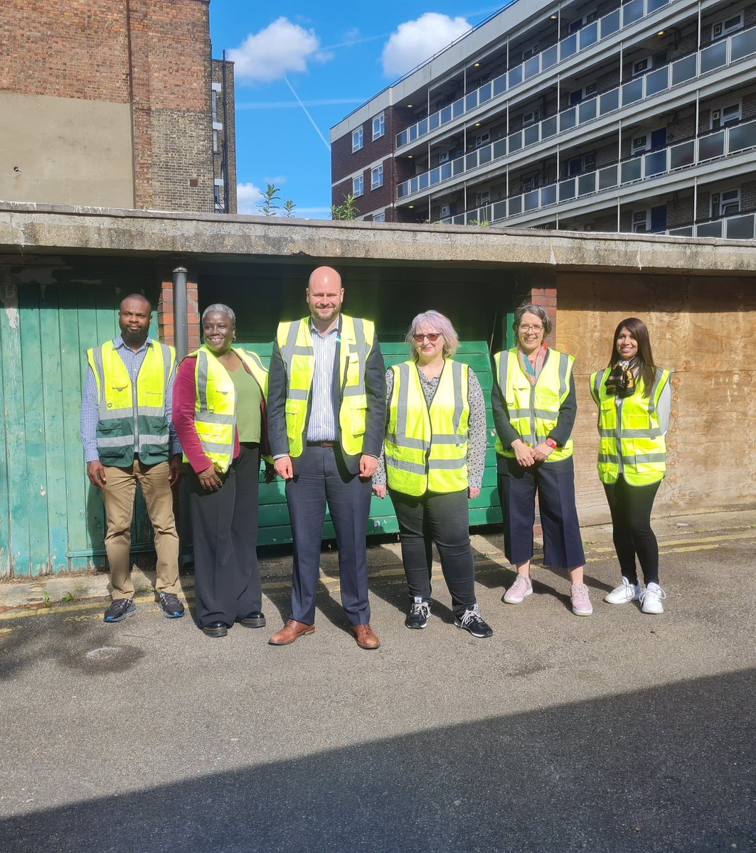mayorofhackney's tweet photo. Importantly to say that #hackneyisbuilding, great to drop into Hoxton West with @carolewilliams, @yvonnemaxwell19, @hackneycouncil & @HigginsPartner who are building 22 new council social rent & 11 s/ownership homes for local people at this dilapidated garage site on Wenlock Barn https://t.co/WHTElWLyKg
