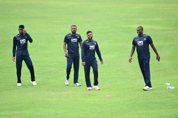 cricket_mirror7's tweet photo. Sri Lanka cricket team starts practice in Bangladesh for the first test match. 

#SLvBAN #BANvSL #Cricket #SriLanka https://t.co/yCNVESywwh
