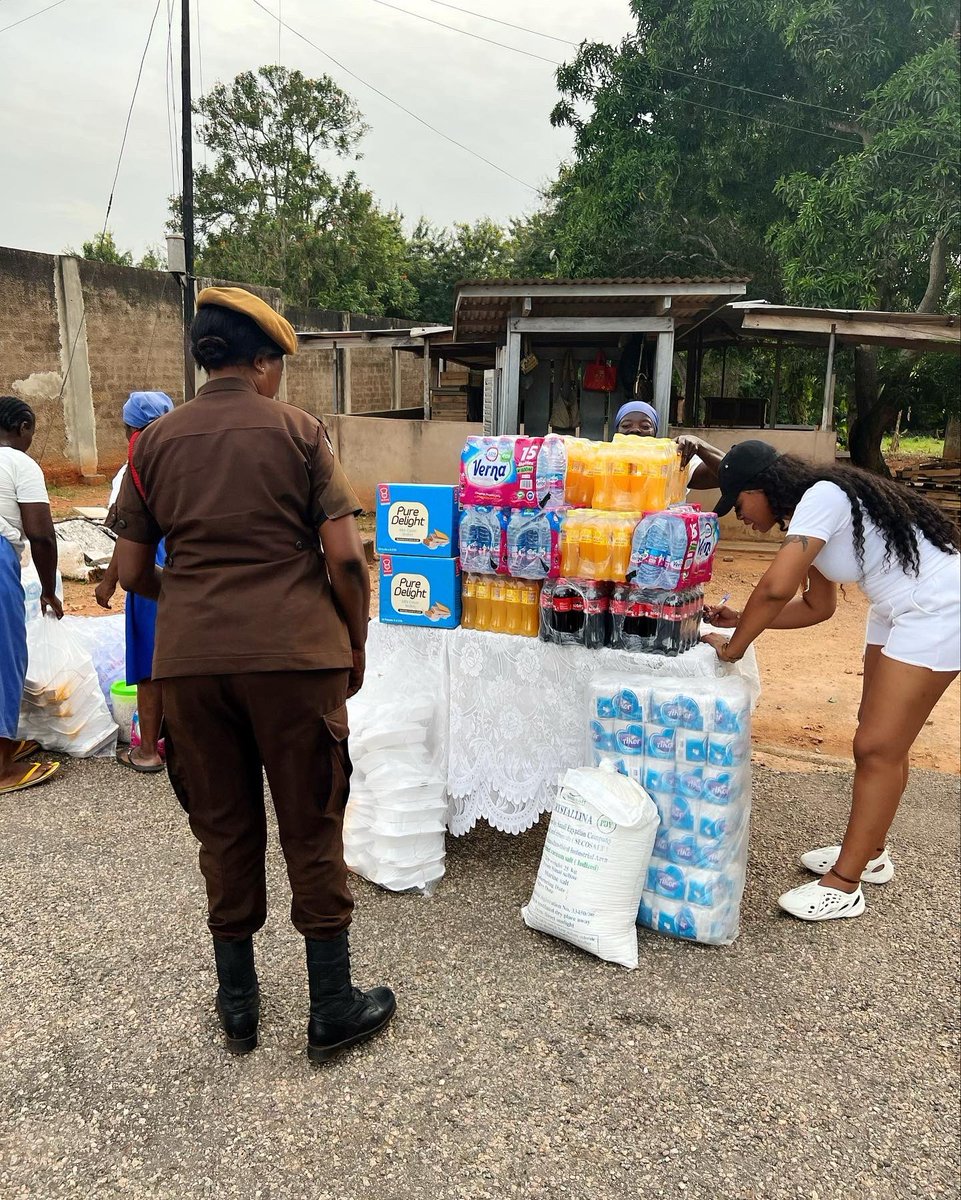 michygh_'s tweet photo. As part of my birthday celebration &amp; social responsibility,I  spent the day with the female inmates in Nsawam Prison yesterday.definitely an eye-opening experience 🙏
Thank you to @twelliumghana for your constant support 🙏
@chopiusfoods with 100 packs
A PROJECT 🆘 initiative https://t.co/6yTPxAzu8X