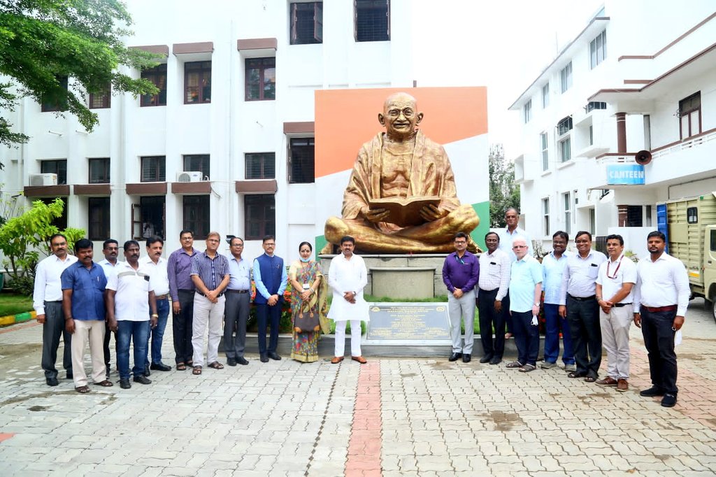 ShivamSi0007's tweet photo. आज चेन्नई में आयोजित "दक्षिण भारत हिन्दी प्रचार सभा"
कार्यक्रम मे मुख्य अतिथि माननीय केंद्रीय गृह राज्य मंत्री श्री अजय मिश्र टेनी जी...

#AmitShah #AjayMishrTeni https://t.co/o7vsxZrBwn