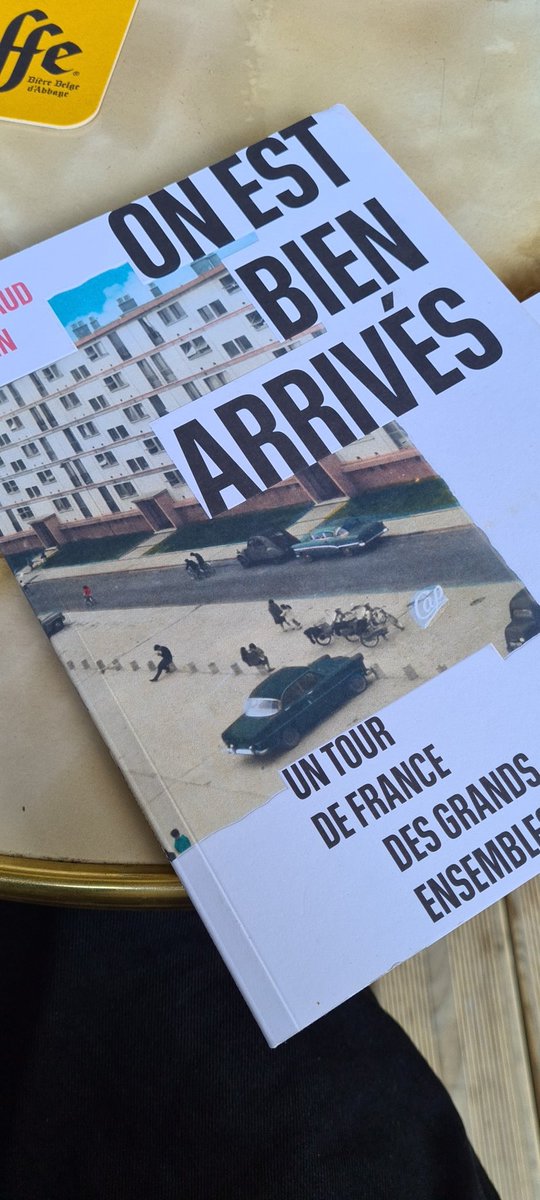 sami_hmissi's tweet photo. Une belle découverte de l'ouvrage du professeur @renaud_epstein qui retrace l'histoire de la politique des grands ensembles à travers sa collection de cartes postales. 

J'y ai retrouvé des vues de ma ville à  travers ses quartiers du Hamois, de la Fauvarge et Rome-Saint-Charles! https://t.co/PT2jTqf3bP