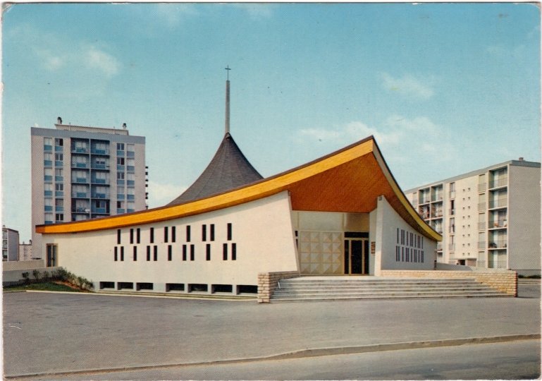 sami_hmissi's tweet photo. Une belle découverte de l'ouvrage du professeur @renaud_epstein qui retrace l'histoire de la politique des grands ensembles à travers sa collection de cartes postales. 

J'y ai retrouvé des vues de ma ville à  travers ses quartiers du Hamois, de la Fauvarge et Rome-Saint-Charles! https://t.co/PT2jTqf3bP