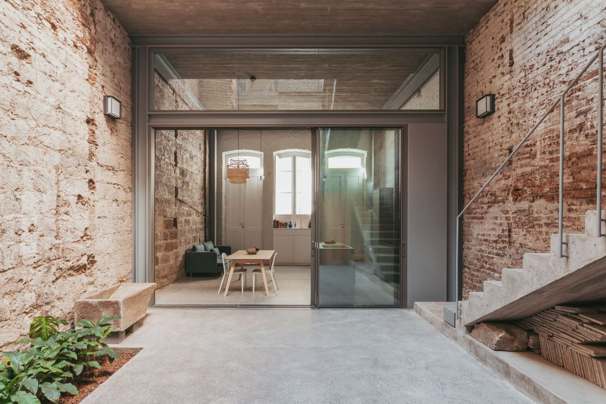 lopedetoledo's tweet photo. La importancia de un buen patio en arquitectura.
[La Toscalera House, Alejandro Beautell] https://t.co/FYrsJvNo3b