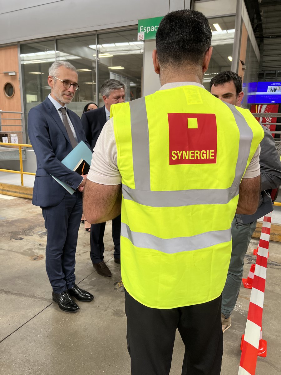 Prefet51's tweet photo. #SPIE

Déplacement du préfet Henri Prévost sur le site de @GEODIS_Group  à Saint-Martin-sur-le-Pré, au côté de @ChristianBruyen , président du @DptMarne  , dans le cadre du premier bilan du Service public de l'insertion et de l'emploi, après une année de mise en œuvre. https://t.co/ljSeV8Bpoo