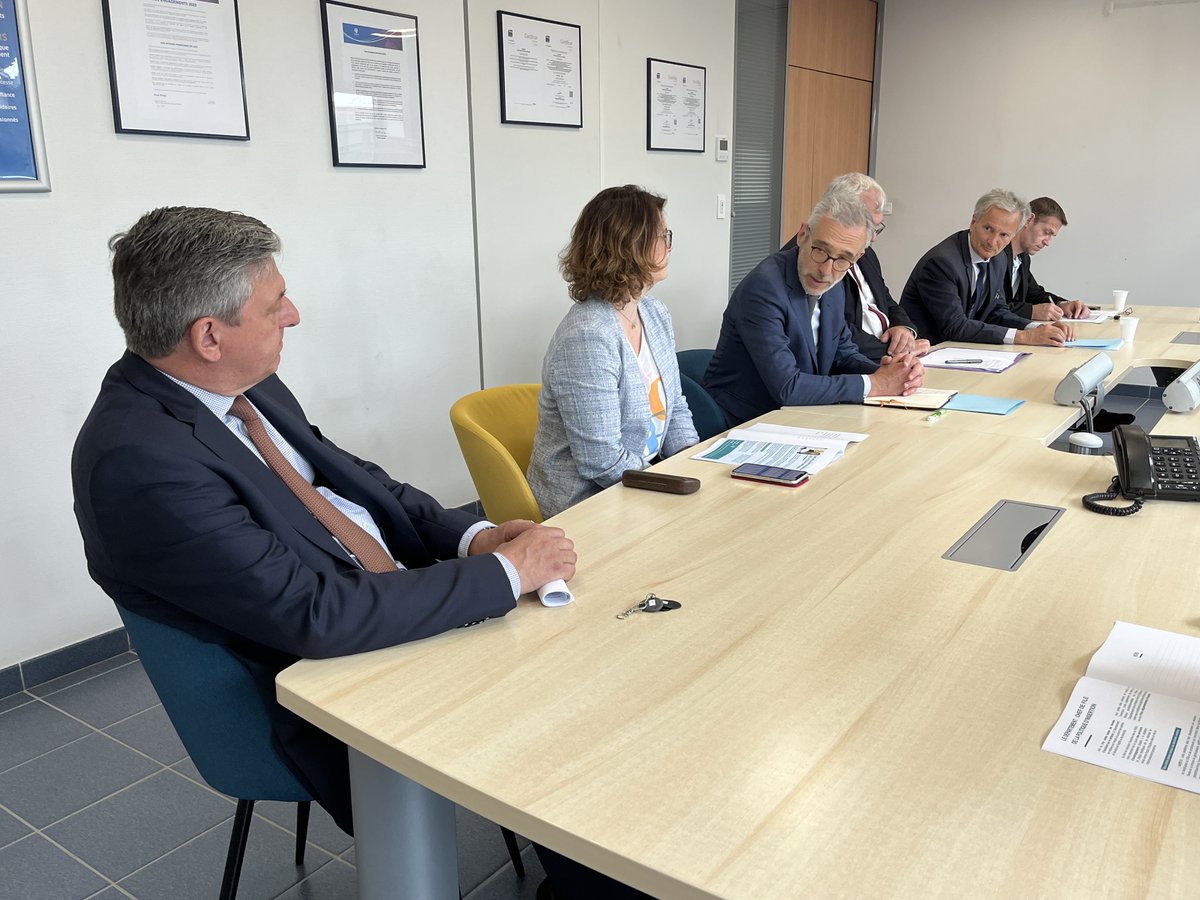 Prefet51's tweet photo. #SPIE

Déplacement du préfet Henri Prévost sur le site de @GEODIS_Group  à Saint-Martin-sur-le-Pré, au côté de @ChristianBruyen , président du @DptMarne  , dans le cadre du premier bilan du Service public de l'insertion et de l'emploi, après une année de mise en œuvre. https://t.co/ljSeV8Bpoo