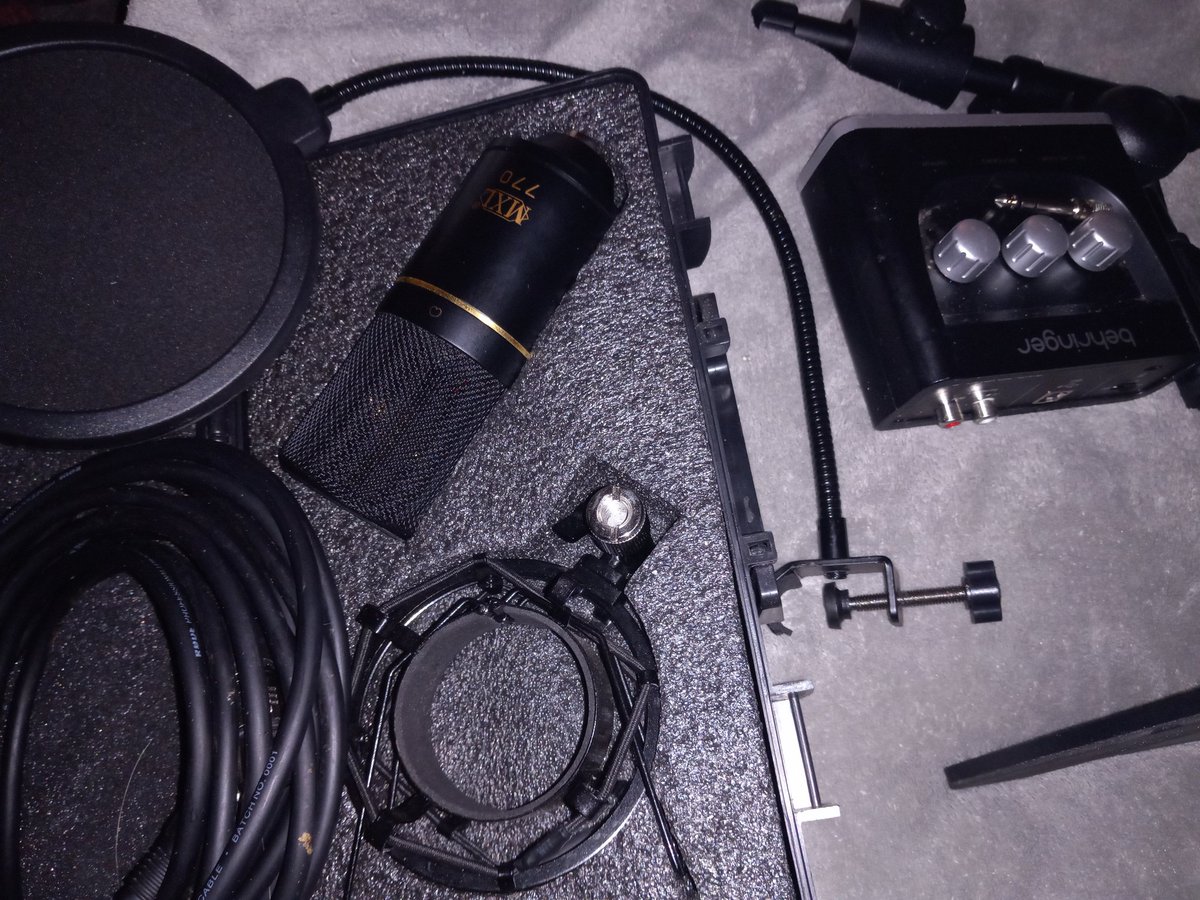 ICROutspoken's tweet photo. RECORDING SETUP FOR SALE
Mxl 770 large condenser mic w/ shock filter, behringer uphoria um2 USB interface, XLR cable, pop filter, desktop mic stand ......cost $200 asking 125 obo will ship but buyer covers shipping https://t.co/9ESNtpqzdY