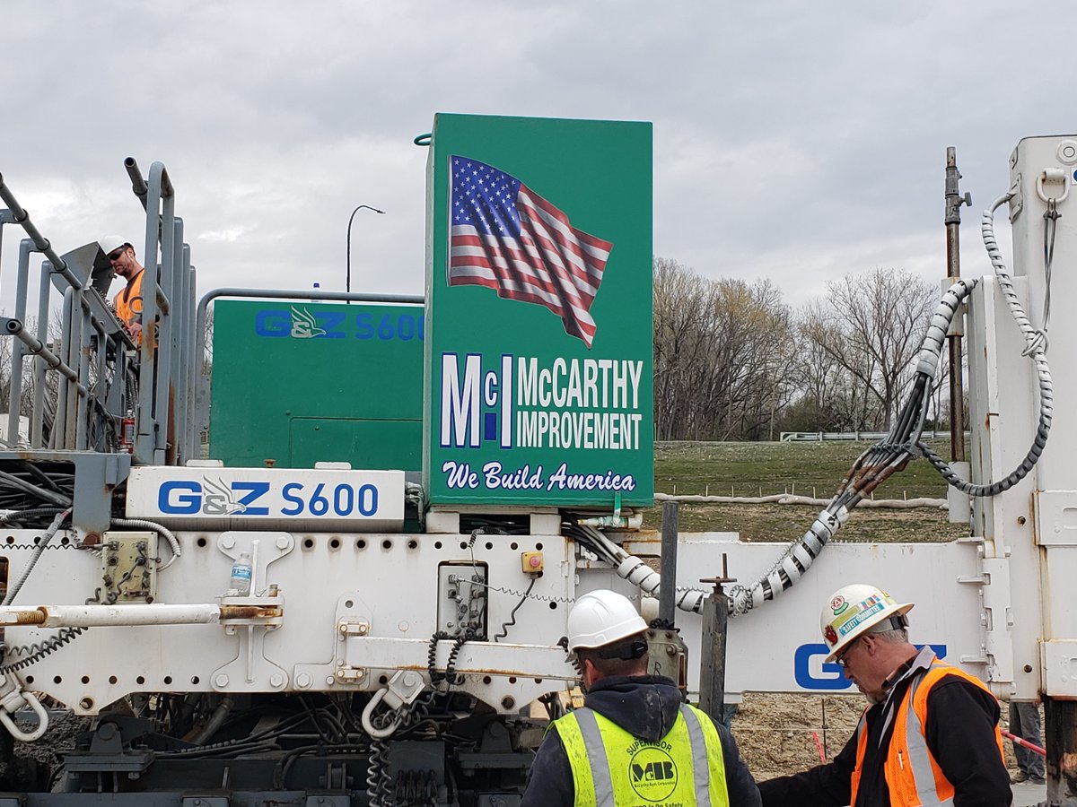 McCarthyImprove's tweet photo. Look at that finishing work! Here are a few progress shots we captured of our #concrete crew working on Kimberly Road in Davenport. https://t.co/Ps8R7M1wSz