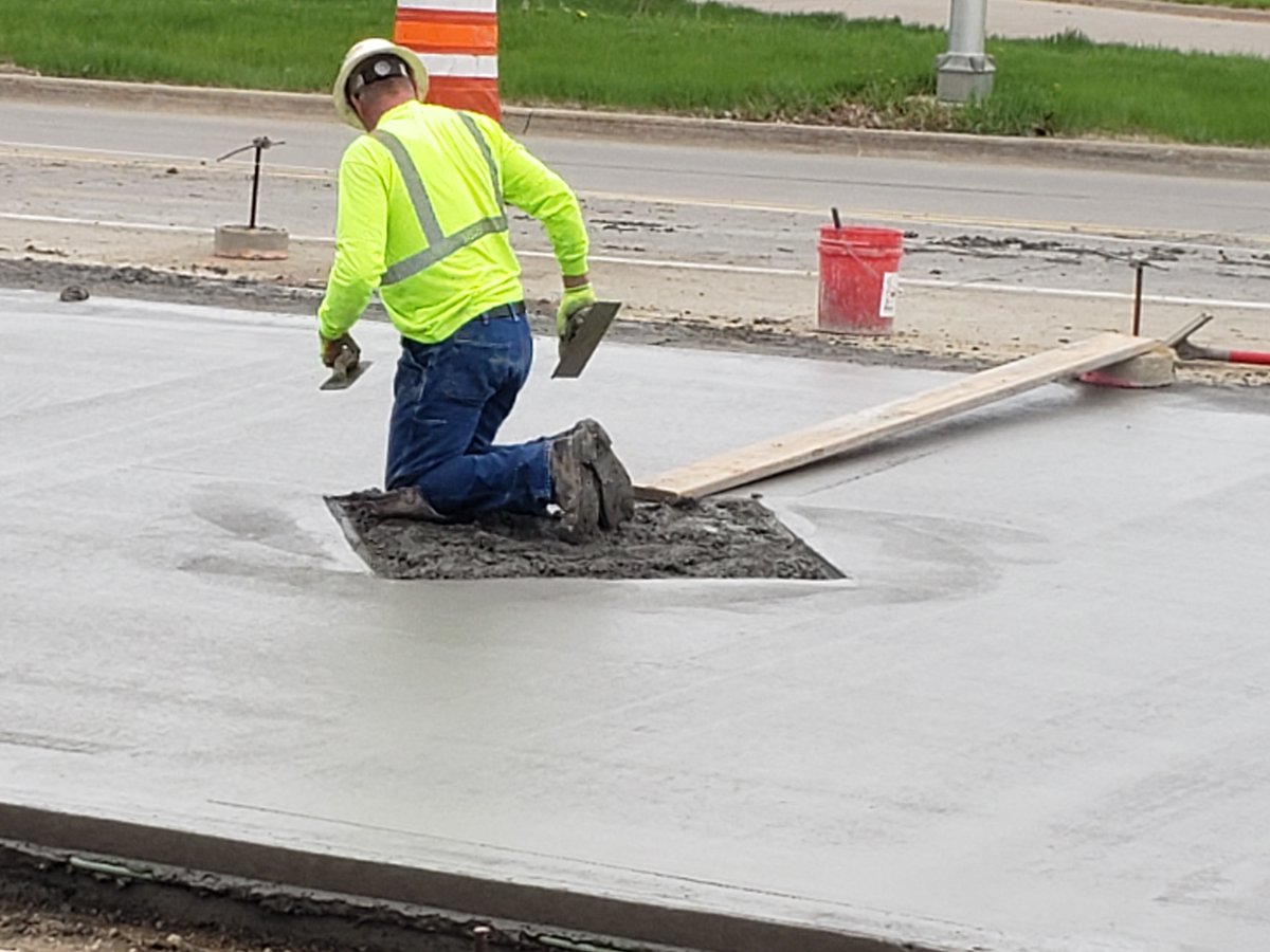 McCarthyImprove's tweet photo. Look at that finishing work! Here are a few progress shots we captured of our #concrete crew working on Kimberly Road in Davenport. https://t.co/Ps8R7M1wSz