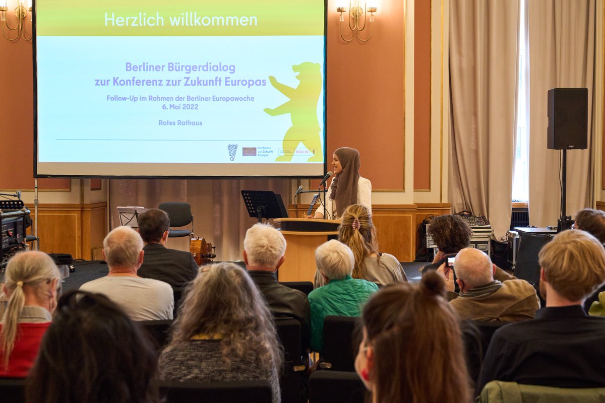 InitiativeOG's tweet photo. 140 Berliner*innen diskutierten am Freitag die in den letzten Monaten erarbeiteten Empfehlungen des Berliner Bürgerdialogs. Das Ziel: Reformvorschläge für die europäische Sozialpolitik auf den Weg bringen. Danke an alle, die dabei waren! 💛 https://t.co/gvbjWzWBWT