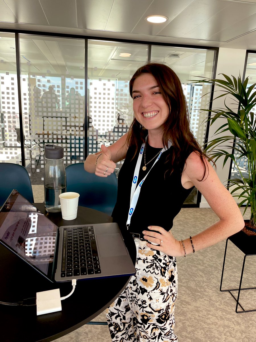 VizMatt's tweet photo. Thatโs the #Woooohhh moment with @LeighaJarett ๐บ๐ธfrom @googlecloud #Looker at @C2C #Paris ! For sure, our #AnalyticsRockstar ๐คฉ https://t.co/lrAzXe3j4s