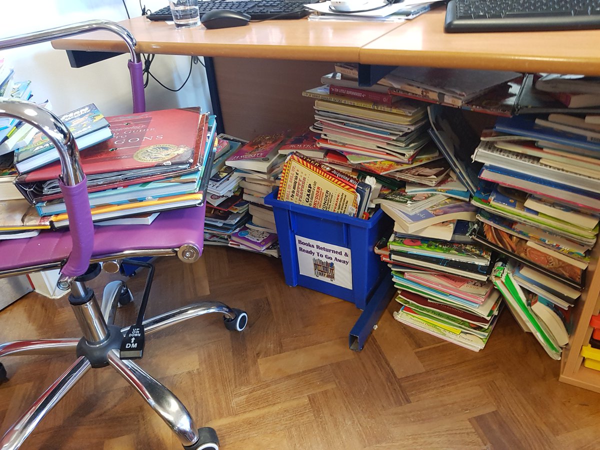 KPSFeed's tweet photo. A mammoth pile of books in #KPSSchoolLibrary disappeared very quickly today with the help of our lovely #Year6 children. Thank you superstars! ππππ https://t.co/VQweqNM73u