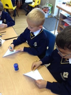 Y1OLOL's tweet photo. In Maths we are learning about fractions. Today we found out how many ways we could make a half with a square. @OLOLCPrimary https://t.co/fpqqhJIarC