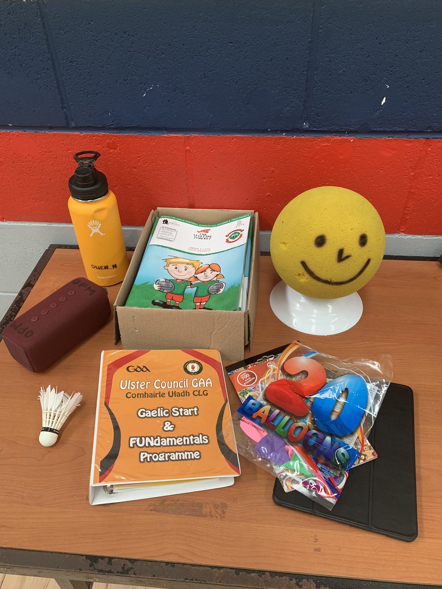 MooneyOwen's tweet photo. Head The Ball won’t be smiling when all the @_oursporting booklets have been given out to the U6 Girls after this evenings session❗️

🎶🎨🎯🧩🧸🎮🎲🎈

#TimeToPlay #Play #ShowMe #MakeUpGames #ChildsRights #Coaching #Children #Parent #Engagement https://t.co/3dGQa7hXAw