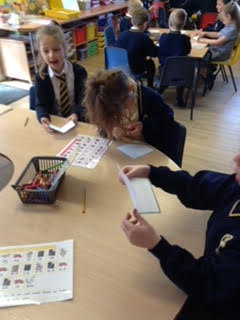 Y1OLOL's tweet photo. In Maths we are learning about fractions. Today we found out how many ways we could make a half with a square. @OLOLCPrimary https://t.co/fpqqhJIarC