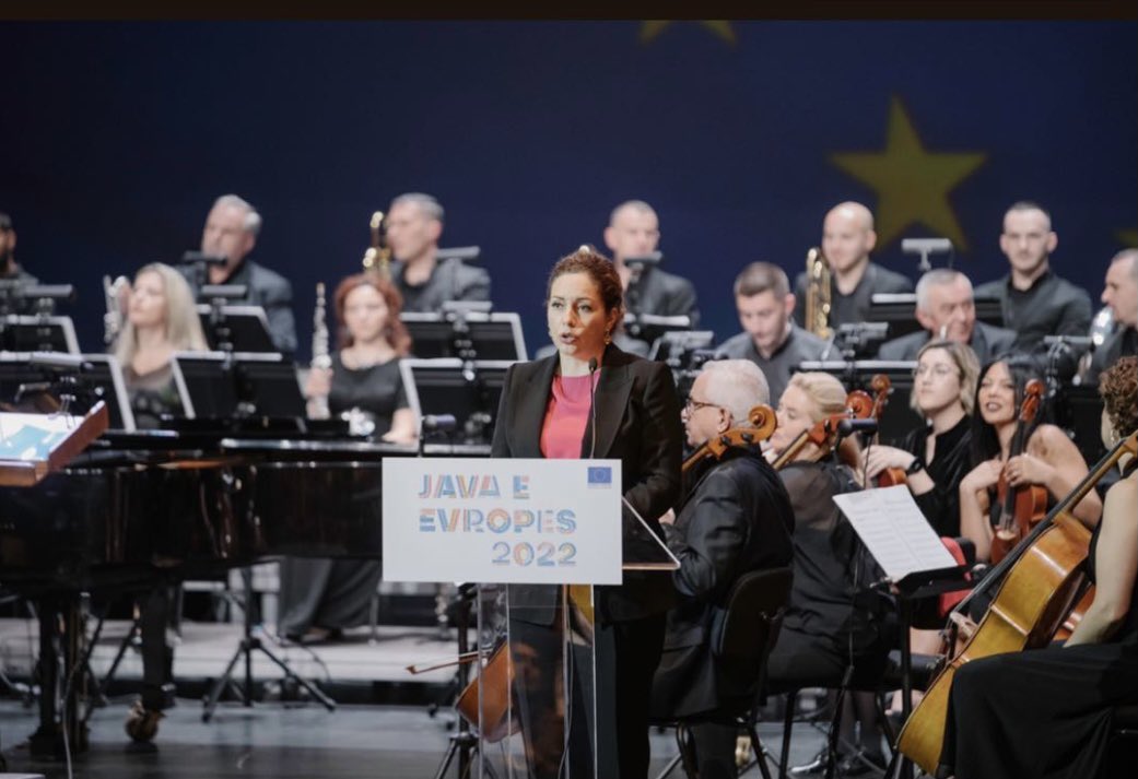 xhacka_olta's tweet photo. Great concert on #EUDay 🇪🇺 in Tirana. A day to celebrate the great vision of peace &amp; cooperation that created the #EU. A vision that #Albanians 🇦🇱 overwhelmingly support &amp; is the only future our people deserve. https://t.co/x36olG2AFg