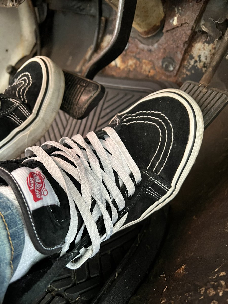 GasPedalDaddy's tweet photo. Flooding my Twitter feed with pics of me flooding my car - it’s a niche fetish for sure, but I’ve learned that there are more of you out there than I ever thought. 😁 #pedalpumping #carcranking #coldstart #hardstart #gaysneakers #gayfeet #gayfootfetish https://t.co/ASUuno9yGE