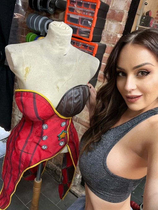 Prop making stream in one hour on @TwitchUKI &hearts;️  Working on Moxxi from @2K_UK @Borderlands   https://t<a class="tags" target="_blank" title="On Twitter" href="/?out=eyJ0eXAiOiJKV1QiLCJhbGciOiJIUzUxMiJ9.eyJpYXQiOjE3MjA3MjgzMTYsImlzcyI6InR3cG9ybnN0YXJzLmNvbSIsIm5iZiI6MTcyMDcyODMxNiwiZXhwIjoxNzUyMjY0MzE2LCJyZWRpcmVjdF91cmwiOiJodHRwczovL3R3aXR0ZXIuY29tL1R3aXRjaFVLSSJ9.VGuznQTFf5VwWzGNe1OCuxwB6Ru3Eou63k6zMaFcC2eM3Qc-WaRyDUnLMf1crf6BDcAOE5CzTa4G0SzfjL_y6w">@TwitchUKI</a><a href="/tag/rome"class="tags"><span>#rome</span></a><a href="/tag/areyounotentertained"class="tags"><span>#areyounotentertained</span></a><a href="/tag/colosseum"class="tags"><span>#colosseum</span></a>