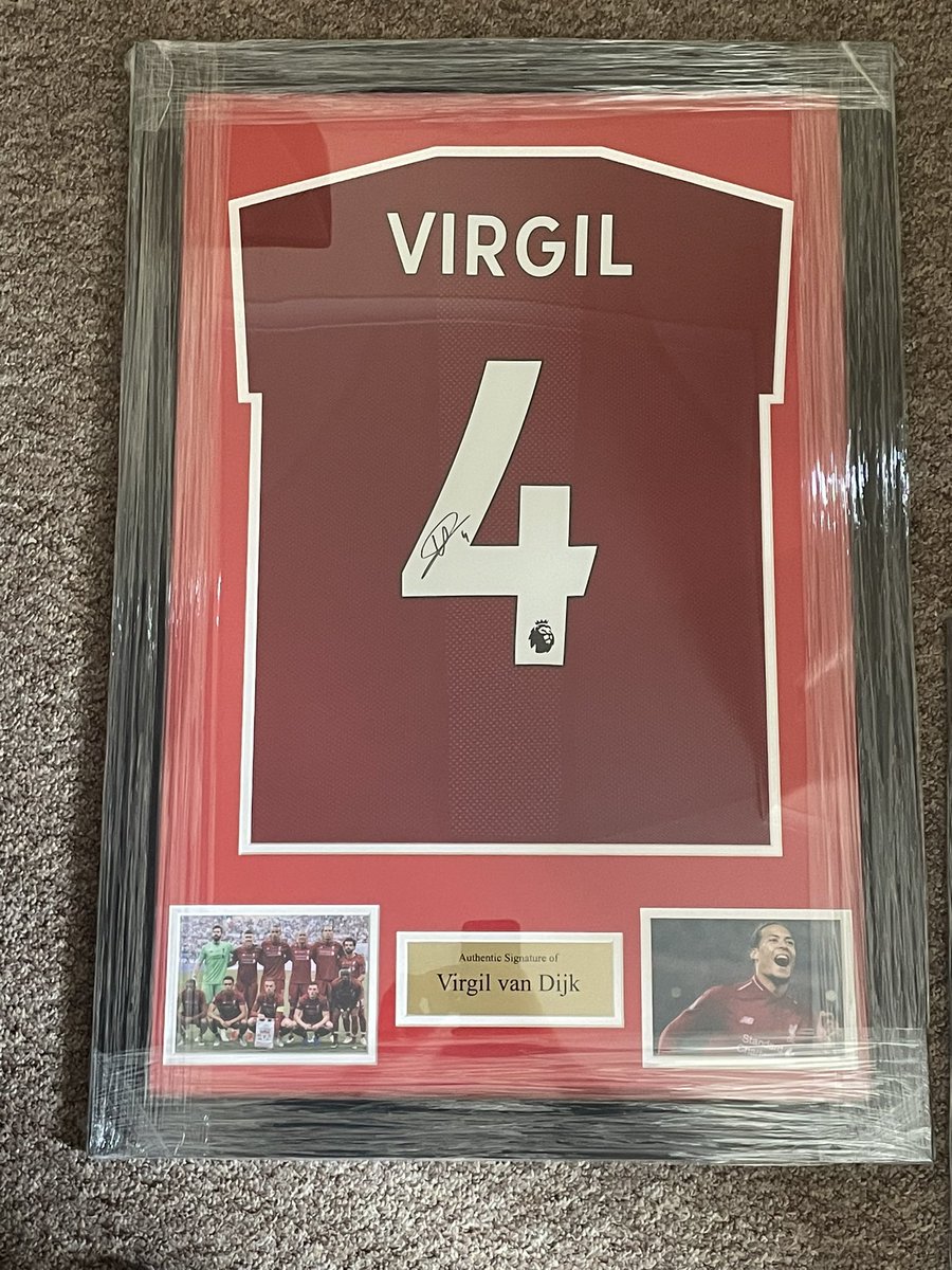 AnythingLFC_'s tweet photo. 🎊🍀Free To Enter🍀🎊

If Liverpool beat Aston Villa by more than 2 goals tonight then one lucky person will win this amazing item 🤩 

To enter:
Retweet this ☑️ 
Follow me AND @sportysuz21 ☑️ https://t.co/vP2WiOx8vb