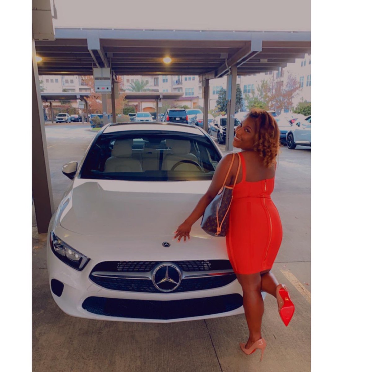 THEETeapot's tweet photo. Got my dream car as an early Christmas gift and my dream starter home as a late birthday gift to myself✨Proud of me 🥲 #BlackGirlMagic #homeownerbefore30 https://t.co/jO0ll88WcS