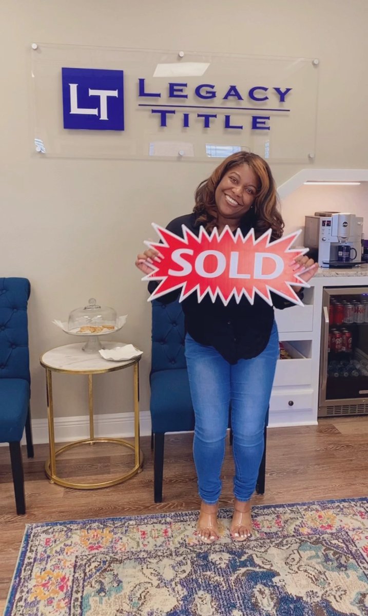 THEETeapot's tweet photo. Got my dream car as an early Christmas gift and my dream starter home as a late birthday gift to myself✨Proud of me 🥲 #BlackGirlMagic #homeownerbefore30 https://t.co/jO0ll88WcS