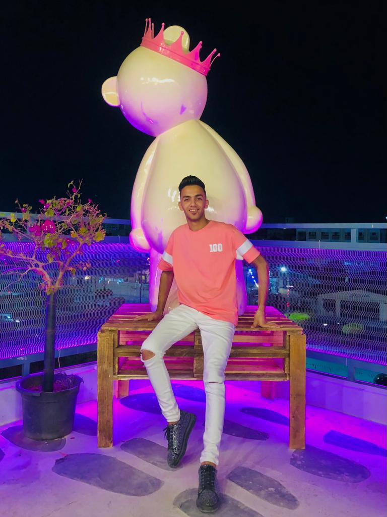 اي نعم العيون مش خضرا بس الكاريزما عندي حاضره😉💖🔥