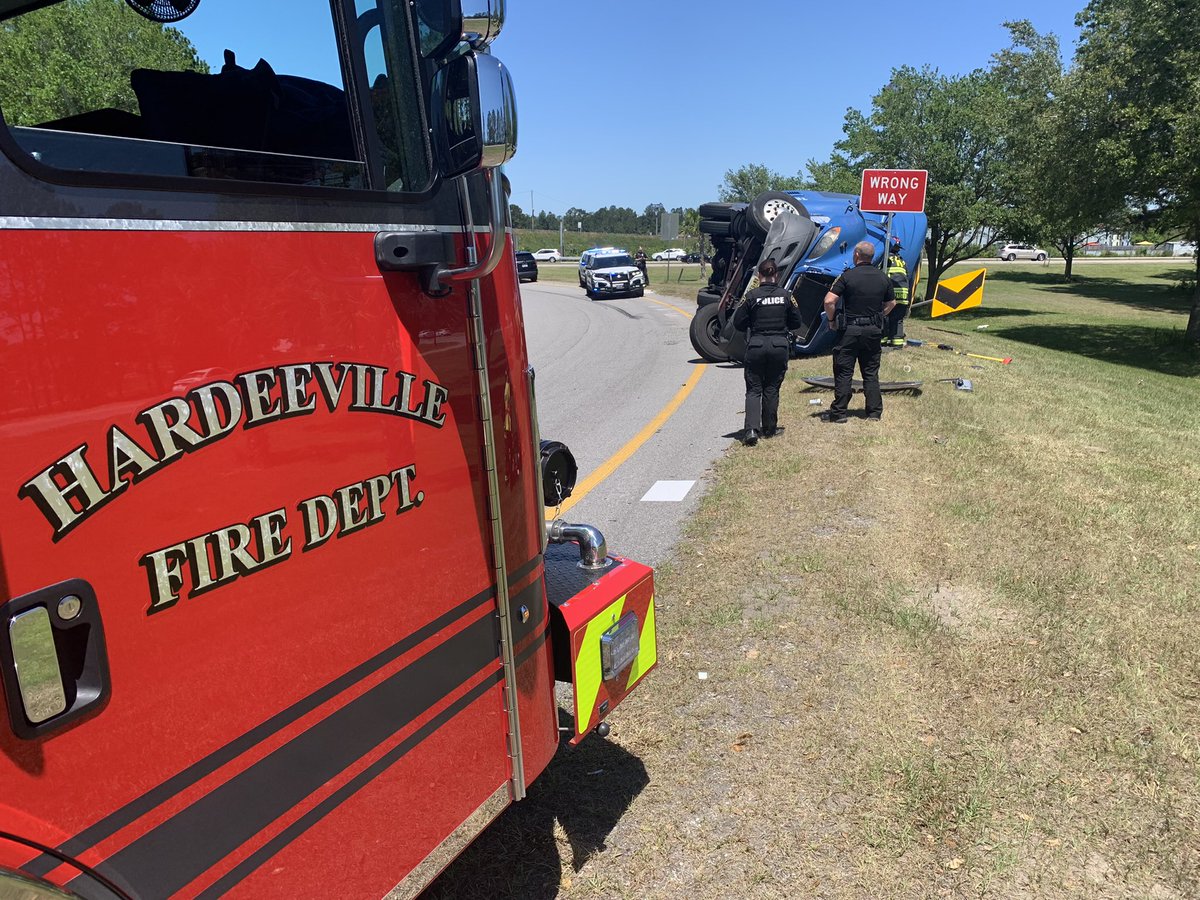 HFD_8's tweet photo. Avoid Exit 5 Northbound Off-Ramp. Crews are actively working a 18 Wheeler MVC with rollover. @HardeevilleSC @jasperscfire  @SCDOTPress https://t.co/CWLoiFHSuj